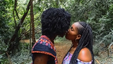 PUBLIC Walk in Park, African Lesbian Dildo Fuck