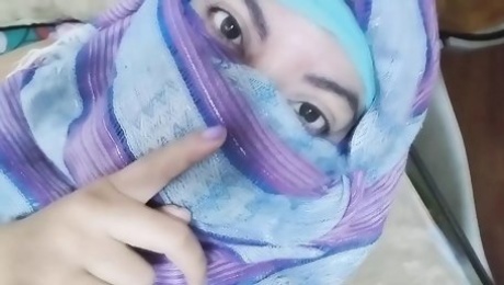 Real HOT Arab Mom In Hijab Masturbates Her Squirting Muslim Pussy LOADS On Webcam HARD GUSHY ORSQUIRT